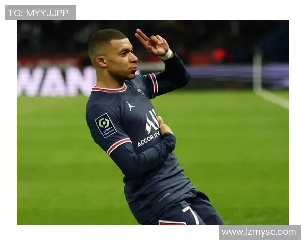 当足球巨星无奈叹息时绿茵场上光辉背后的孤独瞬间